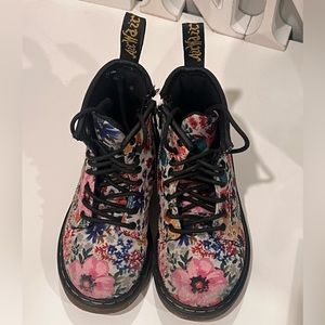 DR MARTENS toddler floral lace up boots